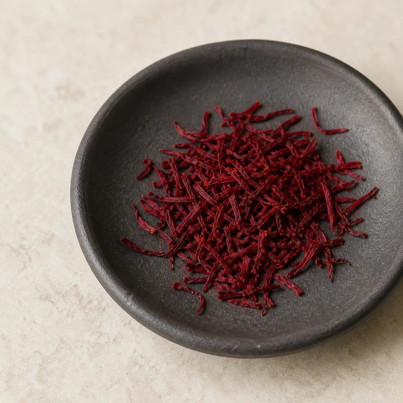 Sargol Iranian saffron showing its natural thread appearance
